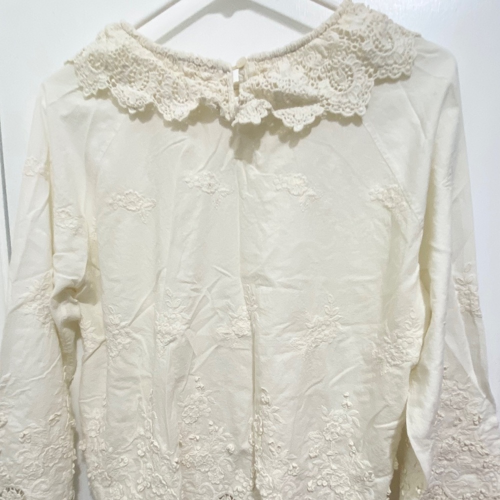 Lovely  Size M  Women’s  Crème  White Embroidered Linen Long Sleeves
